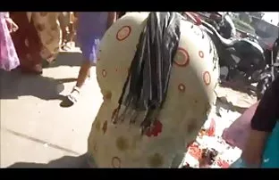 XXX హఠాత్తుగా చూసారు సందర్శించడానికి ఒక క్లాస్మేట్ మరియు పెట్టి ఆమె పొయ్యి ద్వారా బాత్రూమ్ లో