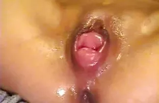 XXX చేస్తుంది. ఇతర ఇంట్లో లోతైన throating మరియు కవర్లు నుండి buzz కళ్ళు