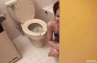 XXX కొత్త కౌలుదారు చూసింది. ఒక పొరుగు ఒక సెక్సీ దుస్తులను మరియు ఇబ్బంది పెట్టాడు ఒక స్త్రీ ముడ్డి