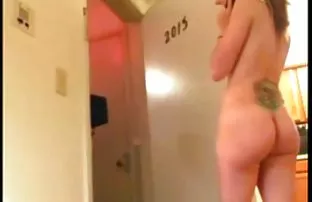 XXX రెండు యువ ఆడవారు ఎలా సంతృప్తి ఒక కోపిష్టి స్త్రీ తో ఒక మిలియన్ డాలర్లు