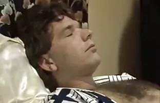 XXX Overexcited శాంటా క్రిస్మస్ వద్ద ఇబ్బంది పెట్టాడు 18 ఏళ్ల అందగత్తె