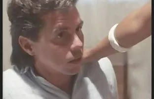 XXX అసభ్యకర నల్లటి జుట్టు గల స్త్రీని సక్స్ ప్రియుడు మరియు బొచ్చు అతనికి కెమెరా