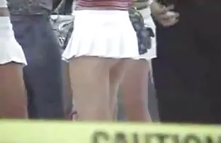 XXX అల్పాహారం తర్వాత, యువ అందగత్తె ఆఫ్ తీసుకొని అమ్మాయి డ్రాయరు ధెంగడమ్ ఒక వ్యక్తి