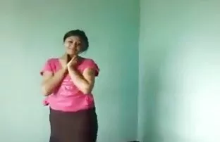 XXX పెంచి కోచ్ తొలగిస్తుంది అథ్లెట్ నుండి nedotroga