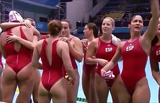 XXX సహాయపడింది. చాలా హోర్నీ అమ్మాయి కోసం శోధన కుక్క మరియు హార్డ్ banged సన్నని నల్లటి జుట్టు గల స్త్రీని