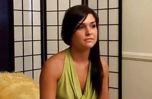 XXX సున్నితమైన కరిగి చాక్లెట్ చేతిలో ఒక పెద్దమనిషి తో ఒక పెద్ద మొడ్డ