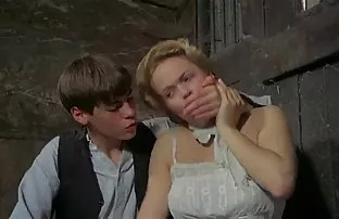 XXX టాటూ వేశ్య Fucks తో గై తర్వాత కోపంతో wank