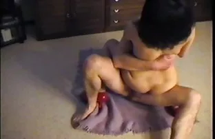 XXX నల్లటి జుట్టు గల స్త్రీని గర్ల్ తో ఒక పరిణతి మనిషి, మరియు ఆనందించే జీవితం