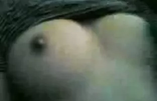 XXX సాయంత్రం లెస్బియన్ caresses తో అధికారం