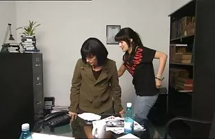 XXX యువ పురుషుడు ప్రేమించే వీర్య ధ్రవమ్ చ ల్ల డమ్ మీద అందమైన కాళ్ళు భార్య