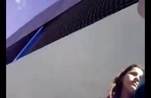 XXX బోల్డ్ బ్యూటీ విముక్తి యొక్క నిర్భంధంలో నుండి తన ఇంటి యజమానురాలు and have sex with her