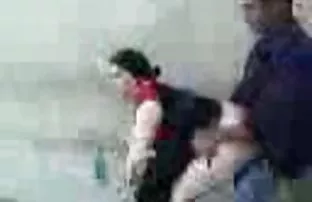 XXX తీరని వ్యక్తి ఇబ్బంది పెట్టాడు కారు లో ఒక వీధి వేశ్య పెద్ధ milkings