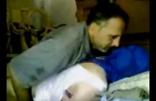 XXX విద్యార్థి neformalka ఇచ్చిన ఒక స్నేహితుడు క్రిస్మస్ కోసం తన ఇరుకైన ముడ్డి