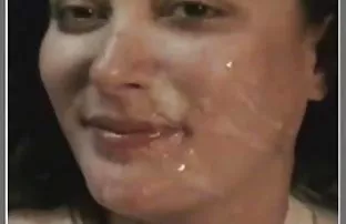 XXX అందమైన నల్లటి జుట్టు గల స్త్రీని వచ్చింది క్యాన్సర్ మరియు asked to fuck on camera