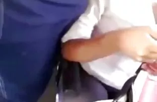 XXX మీద లాగి మేజోళ్ళు మరియు ప్రారంభమైంది దయచేసి. కస్టమర్ మంచం వరకు వీర్య ద్రవము