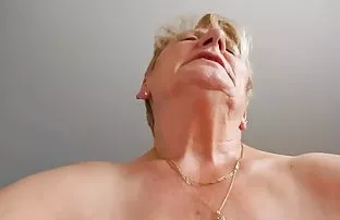 XXX పరిపక్వ నర్స్ వెళ్ళాడు. బెడ్ రూమ్ వ్యక్తి ఇచ్చింది. తనను ఫక్ తడి చీలిక