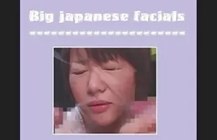 XXX ప్రేమికుడు గాడిద licks మరియు బస్టీ అందగత్తె ఆరుబయట