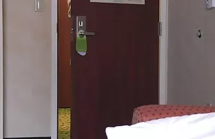 XXX యువ ఆడవారు dildos తో టచ్ లో రంధ్రాలు సౌనా