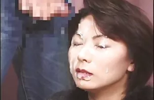 XXX Mustachioed మానభంగం వ్యక్తి ఒక యువ heifer మరియు nakonchal ఆమె పూకు