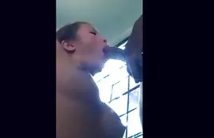 XXX ఒక ప్రేమికుడు పురుషుడు కాళ్ళు Fucks అందమైన రాగి జుట్టుగల వ్యక్తి ప్రకృతి లో