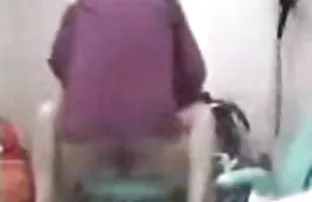 XXX స్టుపిడ్ వేశ్య తో భాగస్వామ్యం ఒక స్నేహితుడు