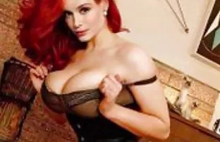 XXX ప్రియుడు గర్వంగా సన్నని ప్రియురాలు kunik ముందు అందమైన సెక్స్ రతి