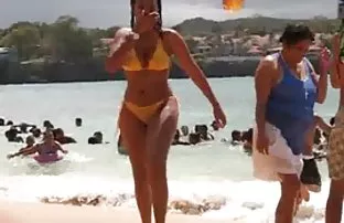 XXX అసభ్యకర ప్రియురాలు నిమగ్నమై లెస్బియన్ సెక్స్ తర్వాత సెక్స్ గేమ్స్ లో చెడు జోకులు