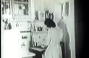 XXX వ్యాపార మహిళ ఆహ్వానించారు ఒక స్నేహితురాలు హోమ్ మరియు తయారు ఆమె ఒక లెస్బియన్