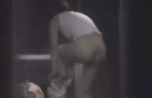 XXX సన్నని బ్లాండ్ అడిగారు. అది ఫక్ హార్డ్ కండరాల తో నల్ల మనిషి