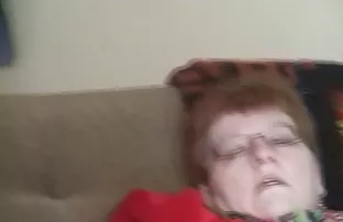 XXX చూసింది. ఒక మహిళ యొక్క చేతులు ఒక లెస్బియన్ మరియు ఇబ్బంది పెట్టాడు రెండు గాడిద కోసం అది