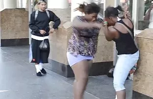 XXX చిన్న కానీ మందపాటి ఆత్మవిశ్వాసం పొరుగు వచ్చింది రుచి యువ అమ్మాయి