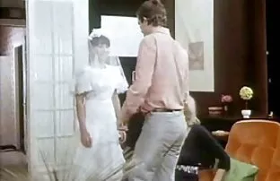 XXX పెద్ద బోల్ట్ స్నేహితుని సహాయం అథ్లెటిక్ అమ్మాయి సడలించడం తరువాత జాగింగ్