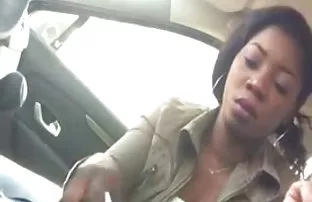 XXX పట్టు బడటం తన అమ్మాయి యొక్క చేతుల్లో ఒక స్నేహితుడు మరియు ఇబ్బంది పెట్టాడు రెండు beauties