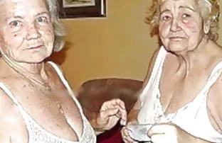 XXX భార్య ఆమె భర్త కలుసుకున్నారు మేజోళ్ళు మరియు రొమ్ములకు తొడిగే కచ్చితామైన దుస్తులు కోసం ఉద్వేగభరిత సెక్స్