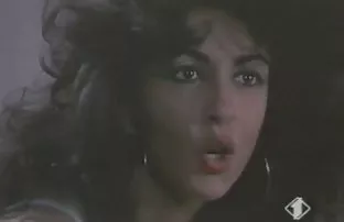 XXX అందమైన సెక్స్ లో మంచం మరియు మూలుగుల తో మక్కువ రాగి జుట్టు