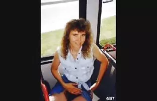 XXX నల్లటి జుట్టు మరియు జుట్టు గల స్త్రీని స్టాక్ hard fuck మనిషి