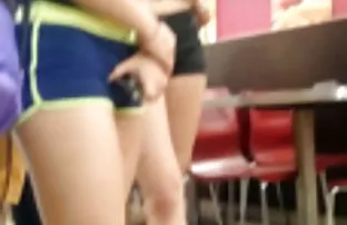 XXX అమెరికన్ పోలీసు తర్వాత నిర్బంధ ఇబ్బంది పెట్టాడు బ్లాండ్ వేశ్య