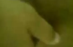 XXX టెండర్ మరియు అందమైన నల్లటి జుట్టు గల స్త్రీని సెక్స్ తో ఒక వ్యక్తి ముందు ప్రియురాలు