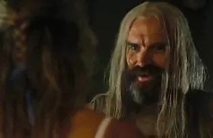 XXX Elena యొక్క శరీరం తో అద్ది లిప్స్టిక్ మరియు అమ్మాయి తెస్తుంది. ఆమె to హస్త ప్రయోగం బ్లిస్